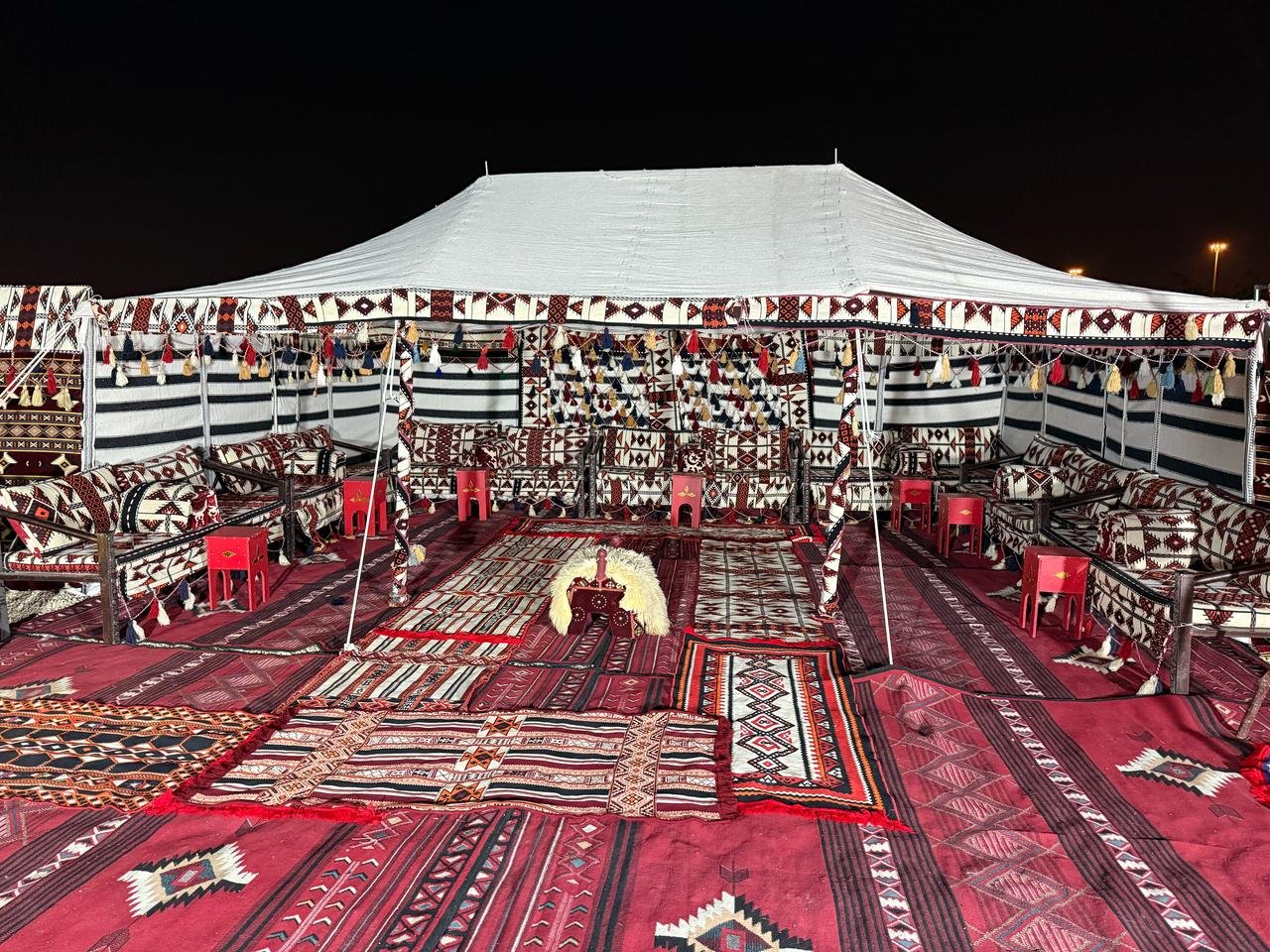 خيام وبيت شعر