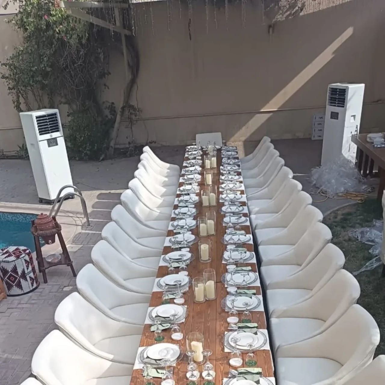 كراسي وطاولات