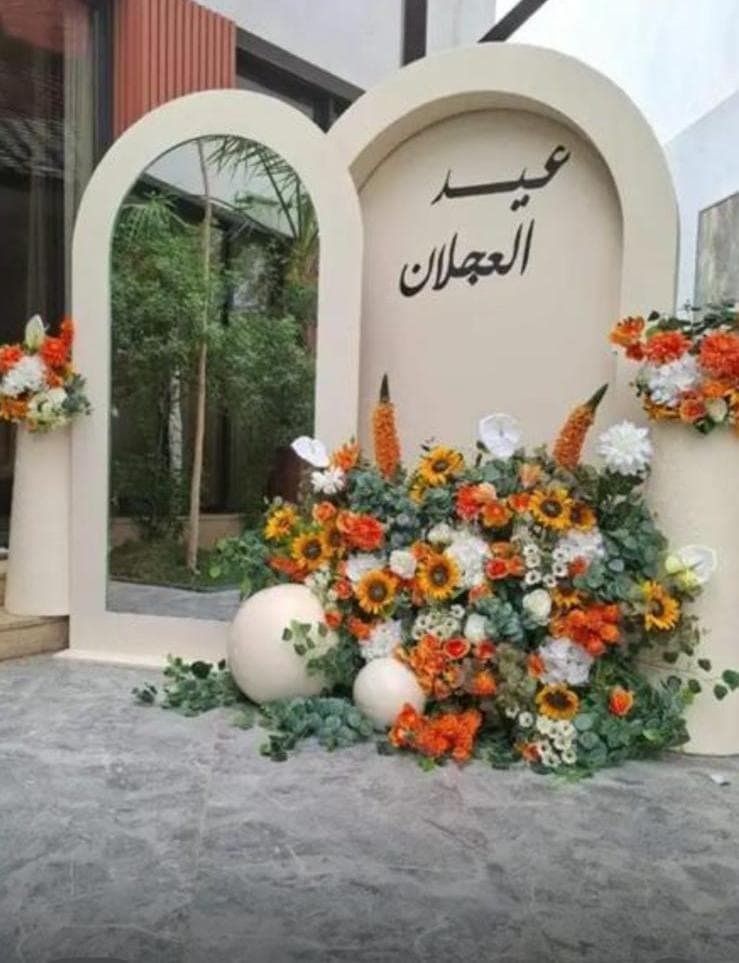 جلسة تراثية داخلية بسجاد أحمر