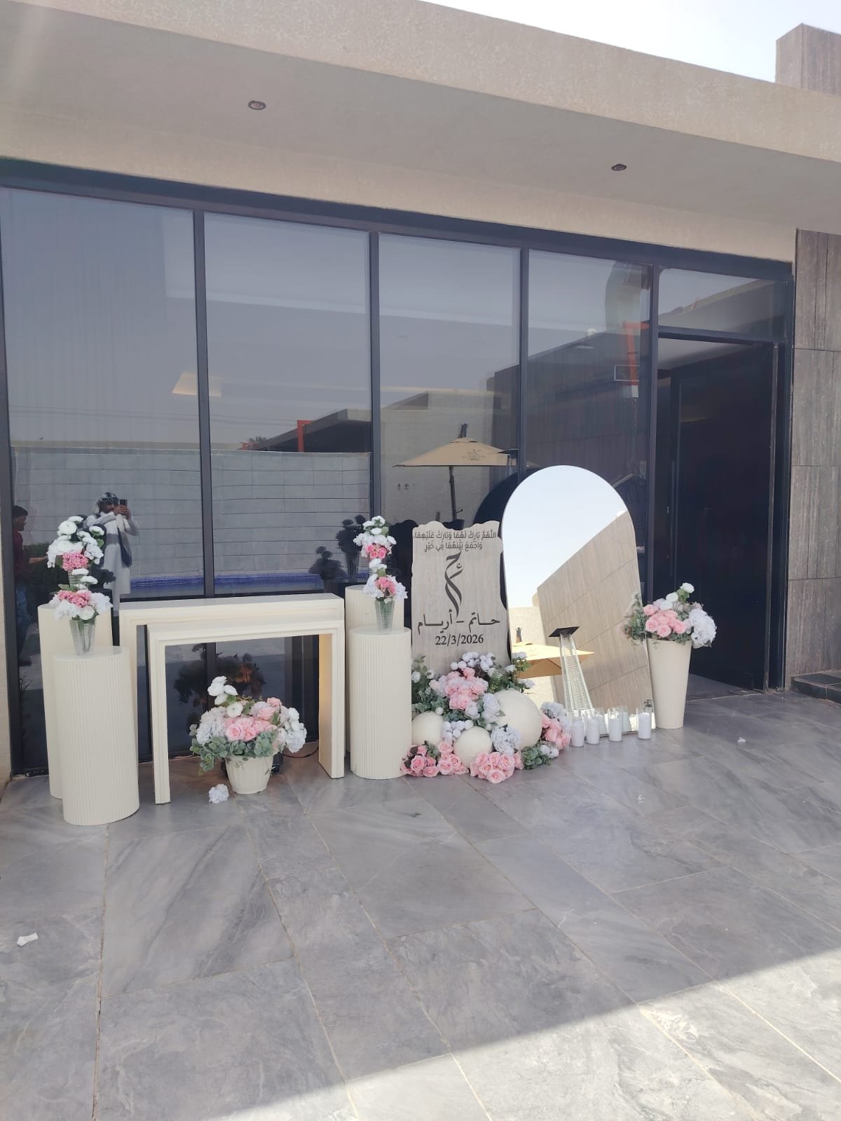 جلسة خارجية تراثية بسجاد أحمر 2